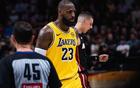NBA重磅交易曝光！史诗级三方交易方案浮出水面，字母哥联手小卡组建三巨头，其他球队将如何应对这场震撼联盟的格局巨变？