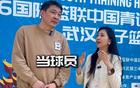 张劲松现状：53岁进入大学工作，转型顺利不缺钱，家庭幸福美满